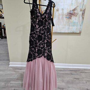 Betsy & Adam Lace Tulle Prom Dress Two Tone Formal Gown Black and Pink Size 4